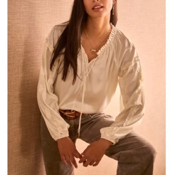 Cabi Chloe Blouse - Picture 2 of 5